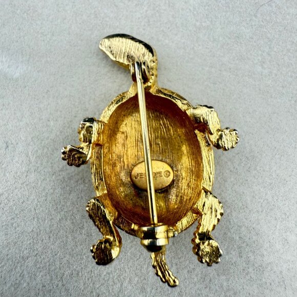 Gold-Tone Vintage Turtle Brooch By Jeanne Classic Textured Design Sparkling Acce - Picture 5 of 6